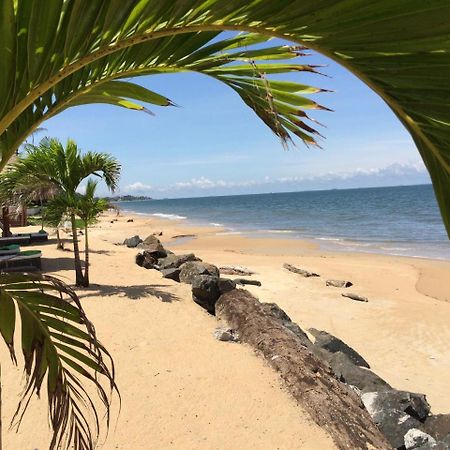 Residence Hoteliere Du Phare Libreville Esterno foto