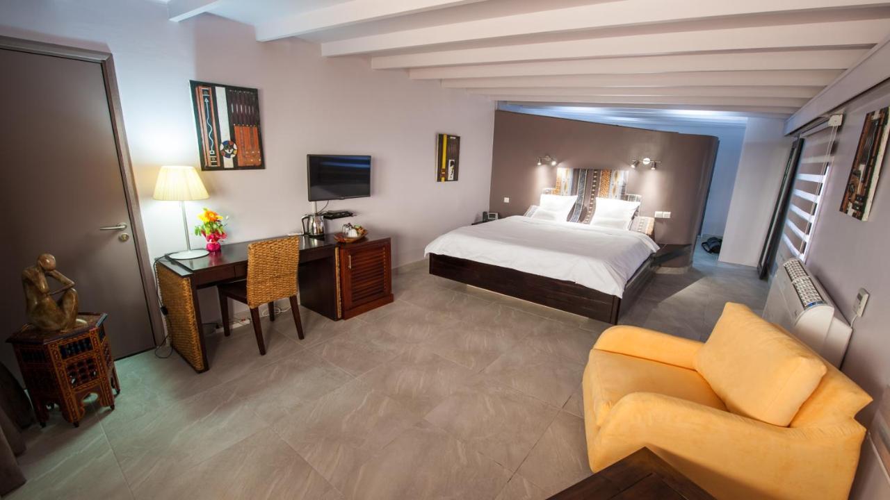 Residence Hoteliere Du Phare Libreville Esterno foto