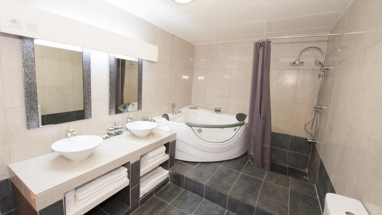 Residence Hoteliere Du Phare Libreville Esterno foto